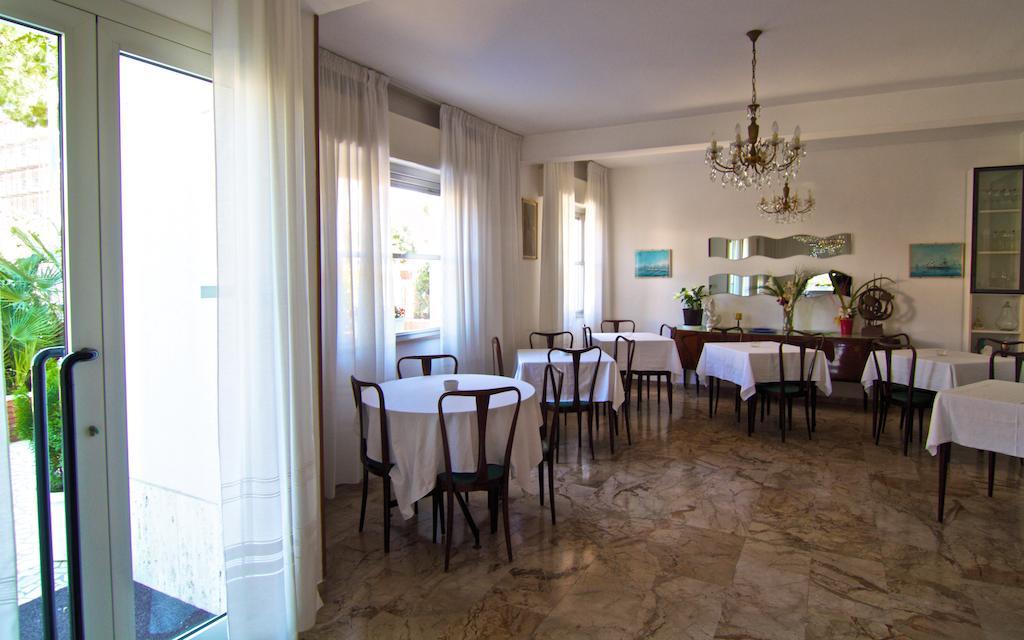 Hotel Villa Tua Riccione Eksteriør billede