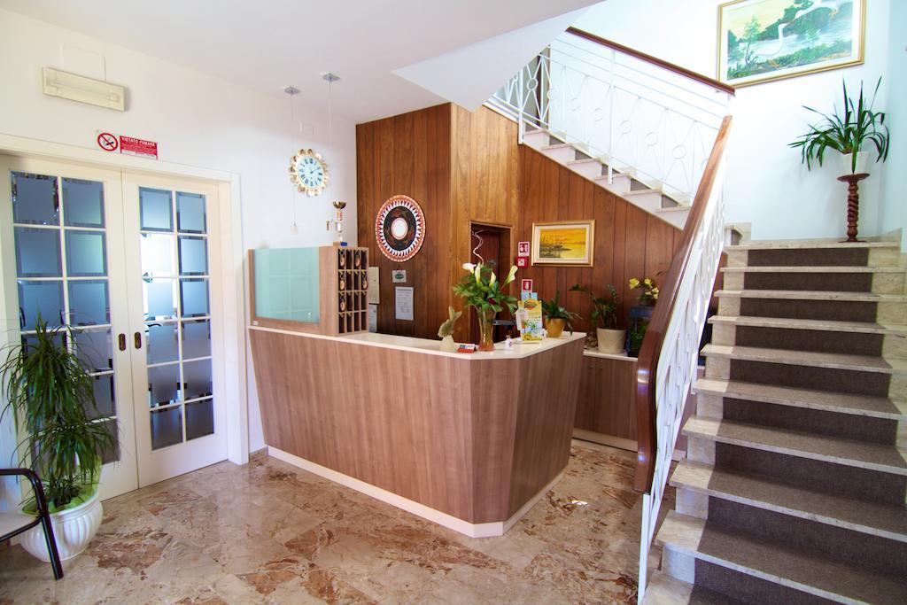 Hotel Villa Tua Riccione Eksteriør billede