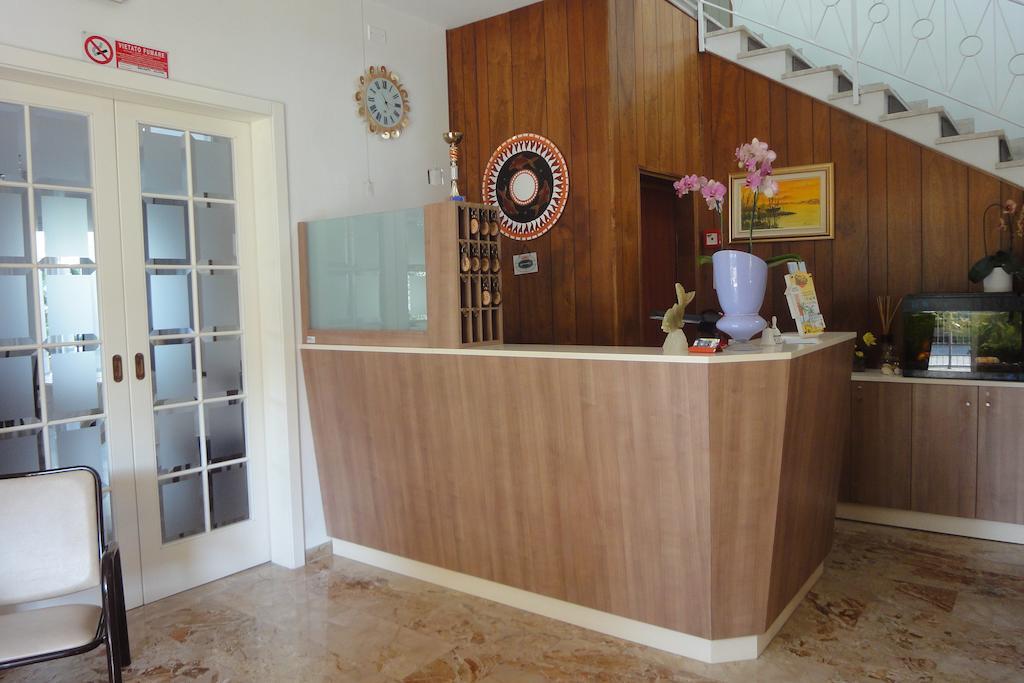 Hotel Villa Tua Riccione Eksteriør billede